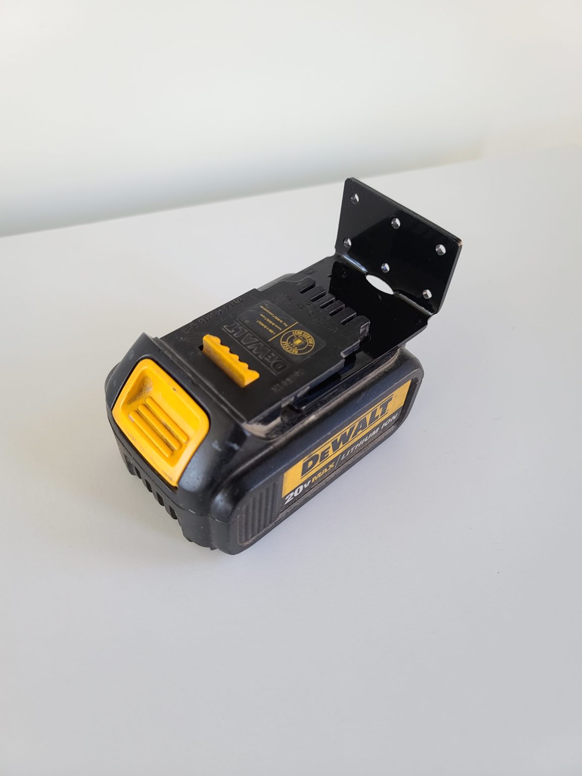 DeWalt Battery Holder (Straight Style) Exit Ø Customs